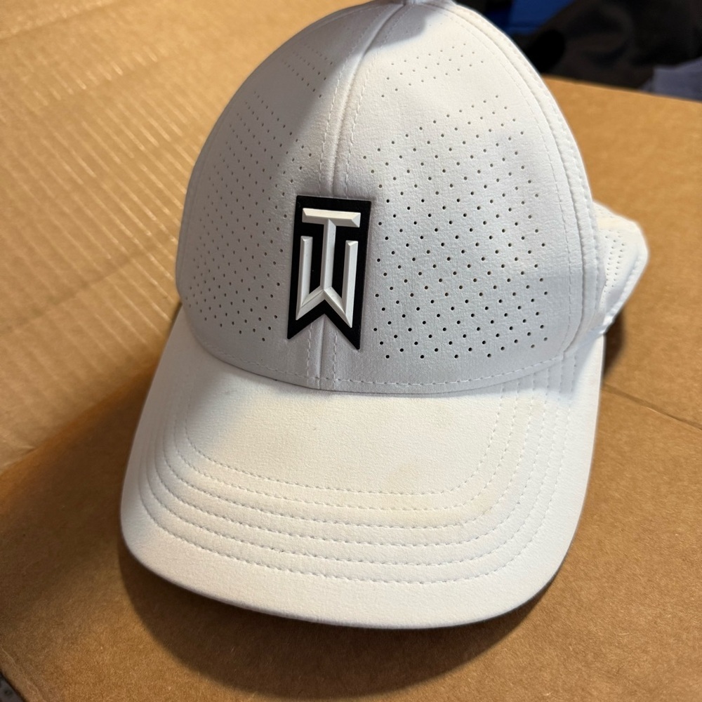 Nike Tiger woods collection cap with some stains size M/L